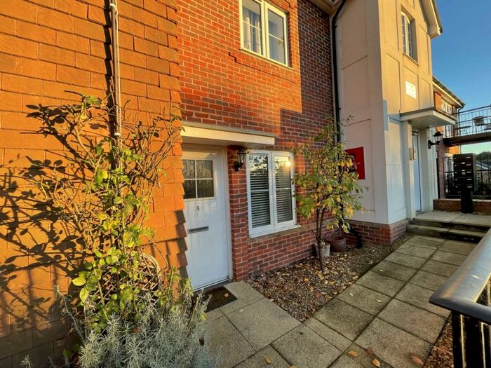 2 Bedroom Maisonette To Rent In Allamand Close, Crookham Park, Fleet, GU52