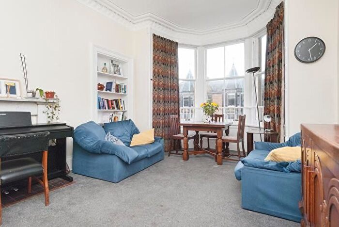 3 Bedroom Flat To Rent In Marchmont Street, Edinburgh, EH9