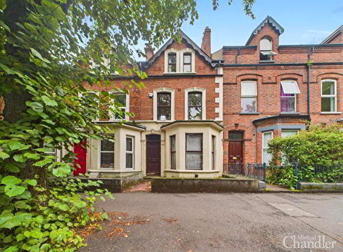 4 Bedroom Mid Terraced House For Sale In University Avenue, Belfast, BT7
