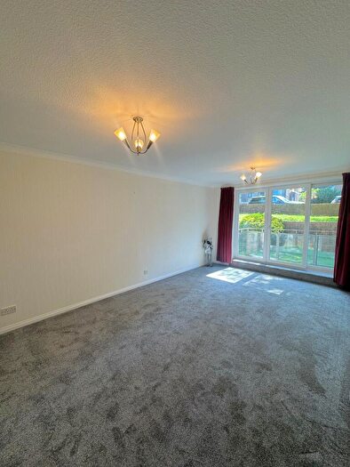 2 Bedroom Flat To Rent In Eaton Gardens, Hove, East Sussex, BN3