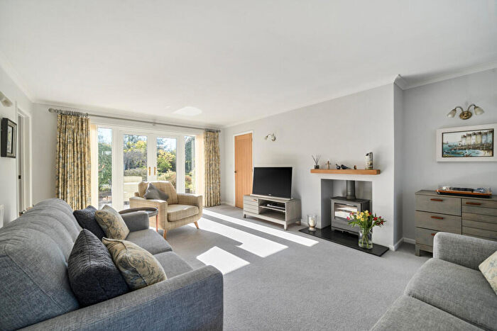 3 Bedroom Link Detached House For Sale In Wises Firs, Sulhamstead, Reading, RG7