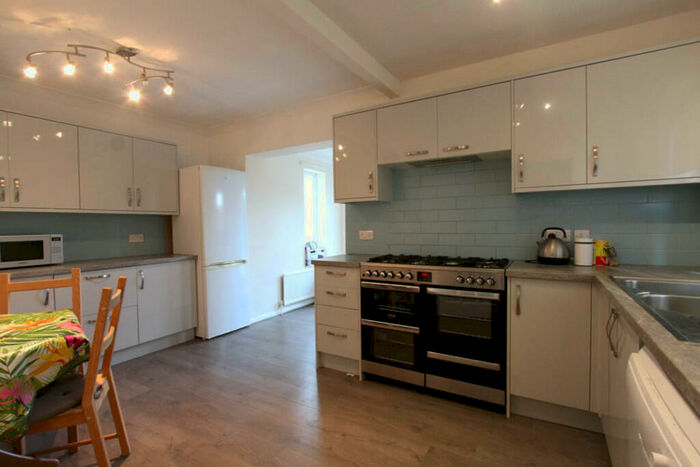3 Bedroom End Of Terrace House For Sale In Batemans Road, Brighton, BN2