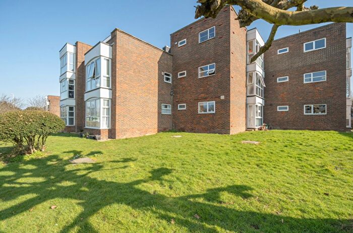 1 Bedroom Flat For Sale In The Strand, Goring-By-Sea, Worthing, West Sussex, BN12