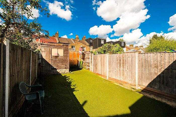 3 Bedroom Semi-Detached House To Rent In Holbrook Road, London, E15