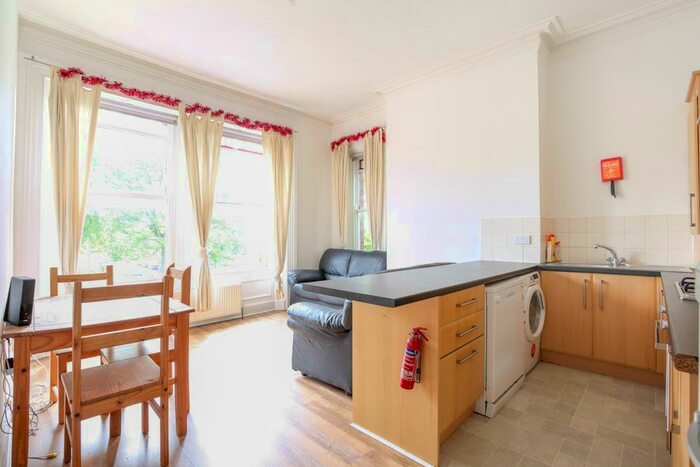 3 Bedroom Apartment To Rent In &#;pppw Grosvenor Place, Jesmond, NE2