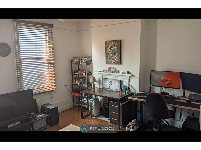 1 Bedroom Flat To Rent In Richmond Road, Twickenham, TW1