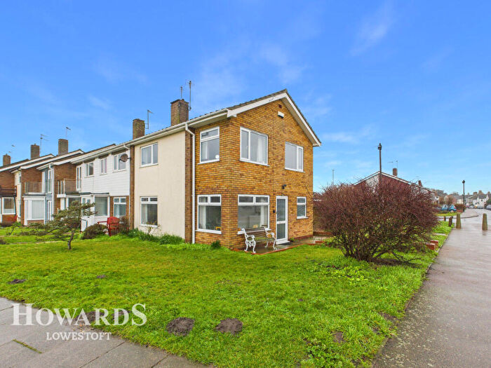 4 Bedroom End Of Terrace House For Sale In Sea View Walk, Pakefield, NR33