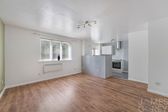 2 Bedroom Flat For Sale In Joyce Green Lane, Dartford, DA1