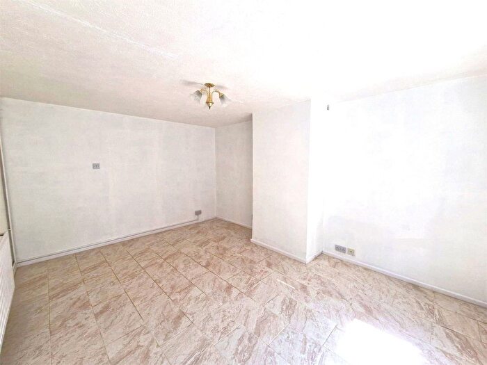 3 Bedroom Terraced House For Sale In The Chantrys, Farnham, Surrey, GU9