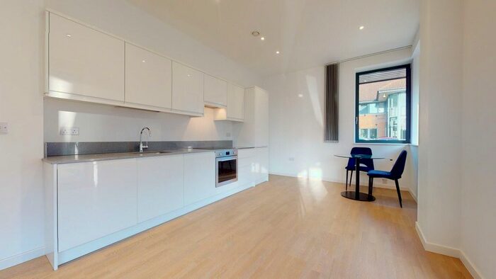1 Bedroom Flat To Rent In Riverbank Way, Brentford, TW8