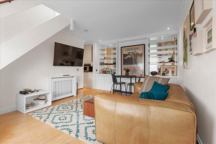 2 Bedroom Mews To Rent In Ladbroke Mews, Jt, London, W11