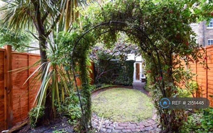 3 Bedroom Flat To Rent In Carter Street, London, SE17