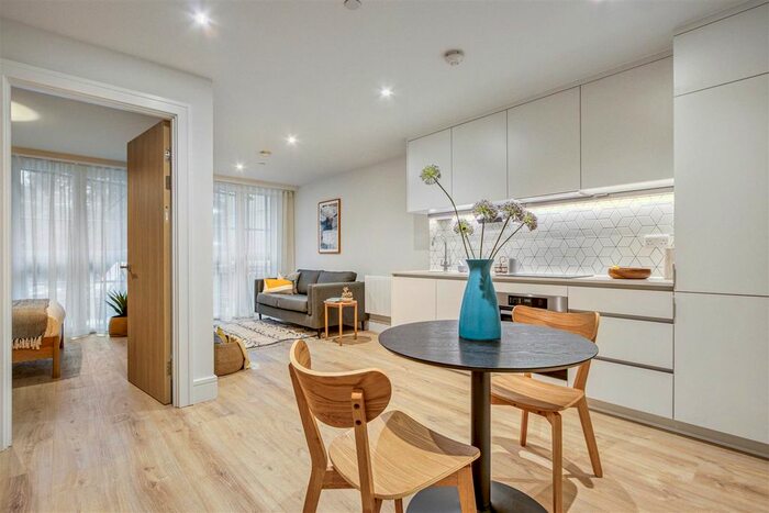 1 Bedroom Flat To Rent In Station Road, New Barnet, London, EN5