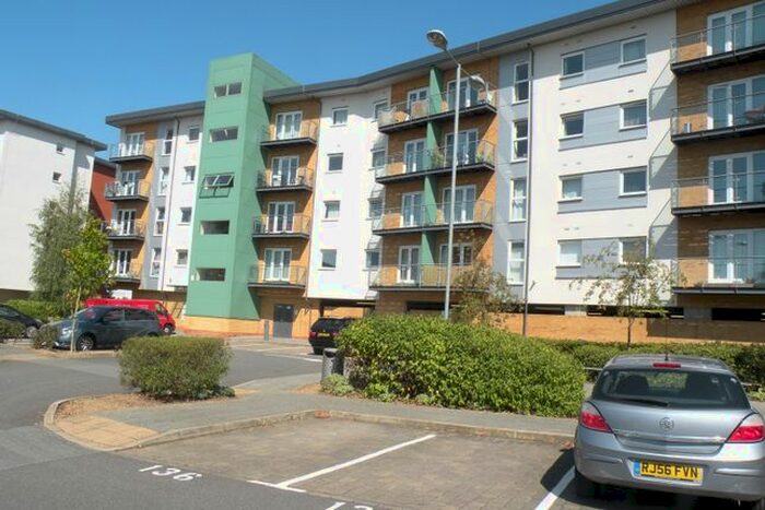 2 Bedroom Flat To Rent In Parkhouse Court, Hatfield, AL10