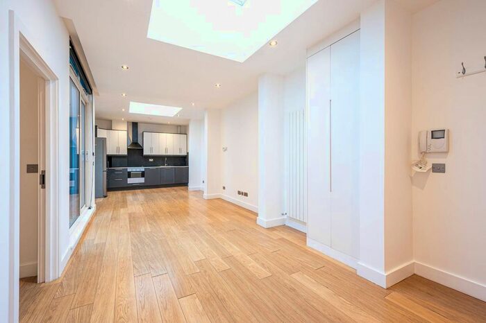 2 Bedroom Flat To Rent In Holloway Road, Holloway, London, N7