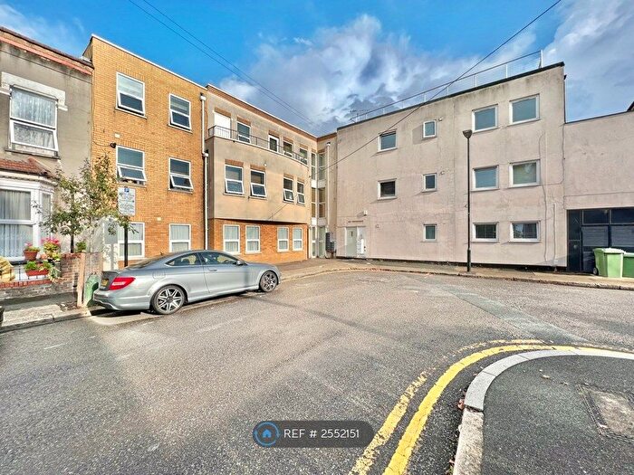 2 Bedroom Flat To Rent In Maitland Road, London, E15