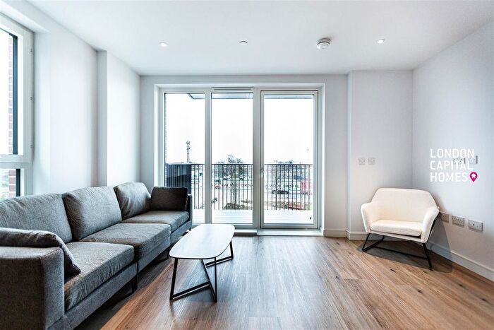 2 Bedroom Flat To Rent In Iris House, Cedrus Avenue, Southall, UB1