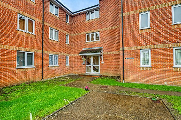 1 Bedroom Flat For Sale In Sandon Close, Rochford, SS4