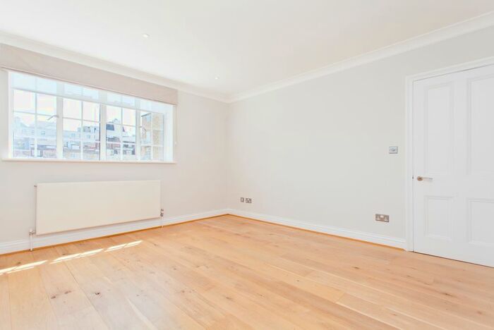3 Bedroom Flat To Rent In Upper Berkeley Street, London, W1H