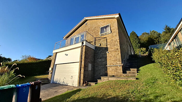 2 Bedroom Detached Bungalow For Sale In Barmeadow, Dobcross, OL3