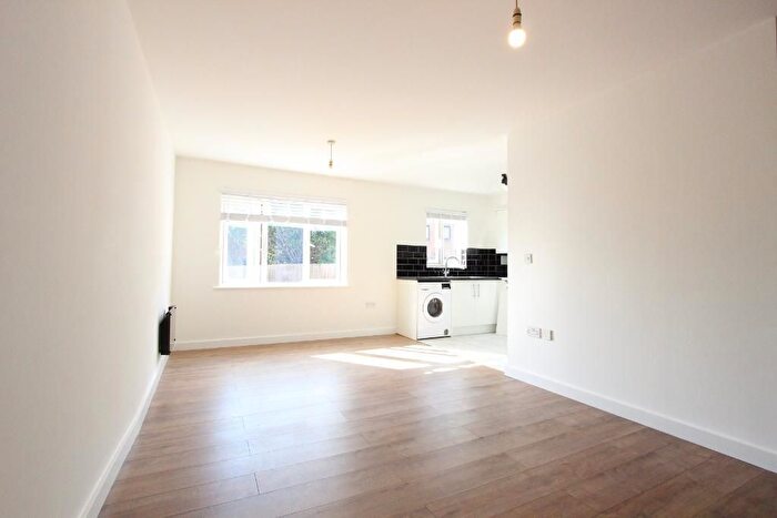 2 Bedroom Flat To Rent In Quarles Park Road, Romford, RM6
