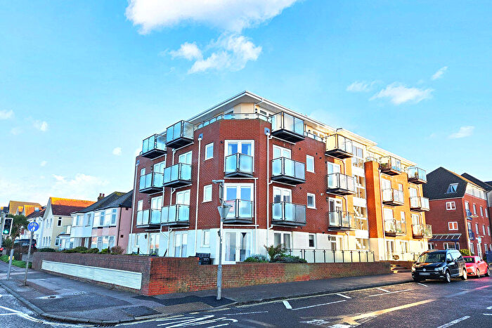 2 Bedroom Apartment For Sale In The Spinnakers, Lee-On-The-Solent, PO13