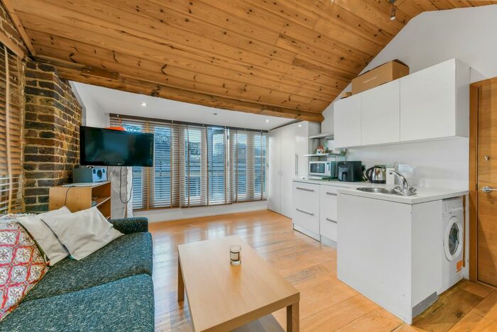 Studio To Rent In Tower Bridge Road, London, SE1