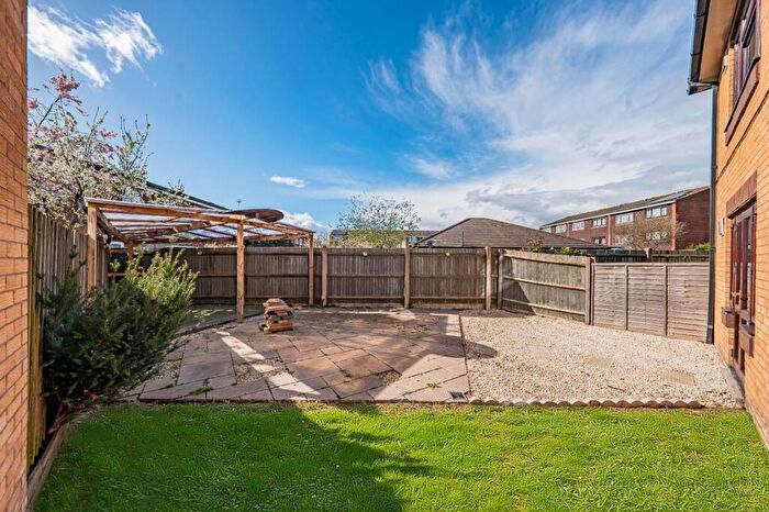 2 Bedroom Apartment For Sale In Peterhead Mews, Langley, Slough, SL3