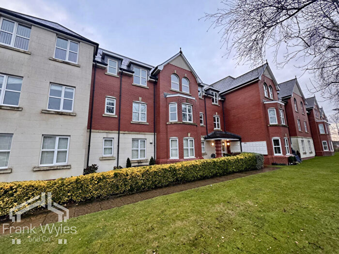 2 Bedroom Flat For Sale In Woodlands View, Ansdell, Lancashire, FY8