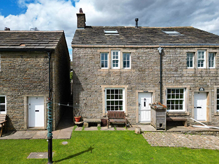 3 Bedroom Cottage For Sale In Knacks Lane, Whitworth, OL12
