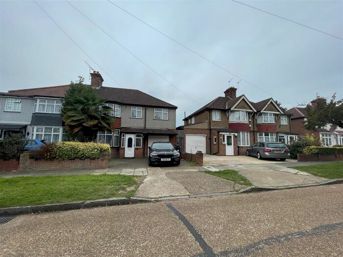 4 Bedroom Semi-Detached House To Rent In Blossom Waye, Heston, Hounslow, TW5