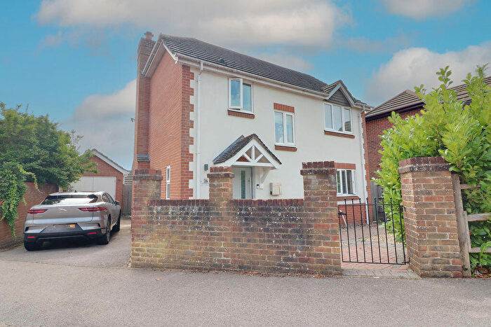 3 Bedroom Detached House For Sale In Walburton Way, Clanfield, Waterlooville, PO8
