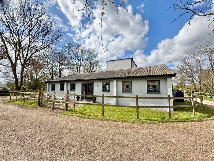 3 Bedroom Bungalow For Sale In Mission Way, Bressingham, IP22