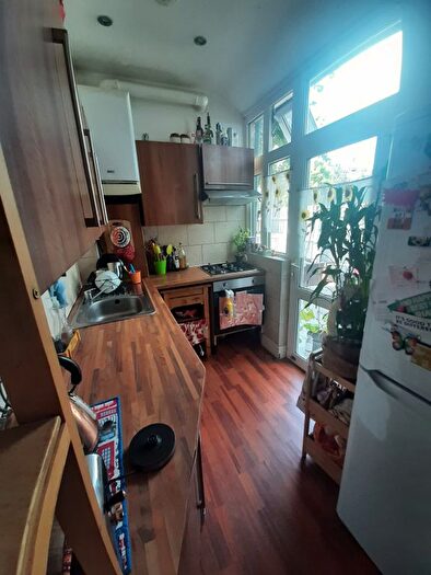 1 Bedroom Flat To Rent In Morden Road, Wimbledon, SW19