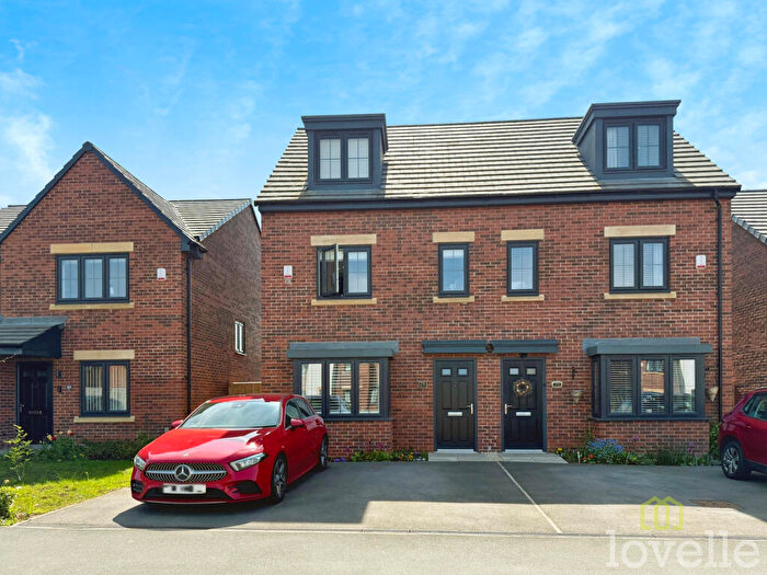 3 Bedroom Semi-Detached House For Sale In Foxby Mews, Gainsborough, DN21