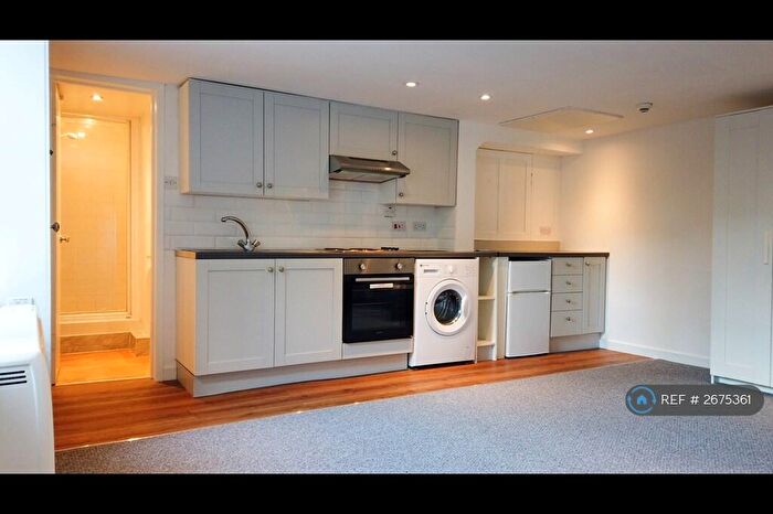 Studio To Rent In Balmoral Place, Halifax, HX1