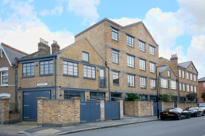 1 Bedroom Apartment To Rent In Stuart Road, SE15