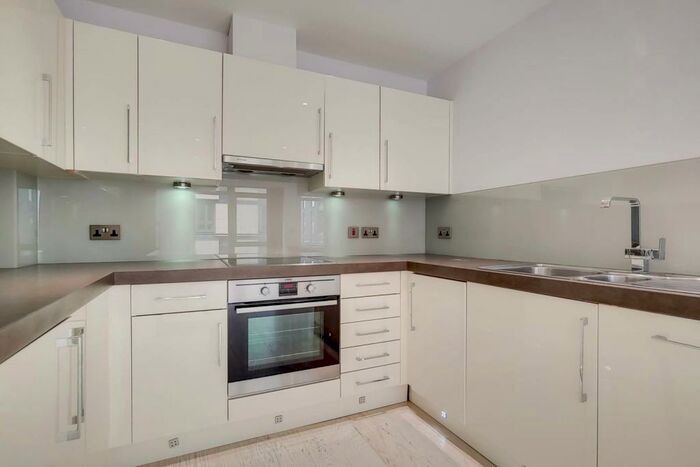 2 Bedroom Flat To Rent In Goswell Road, Clerkenwell, London, EC1V