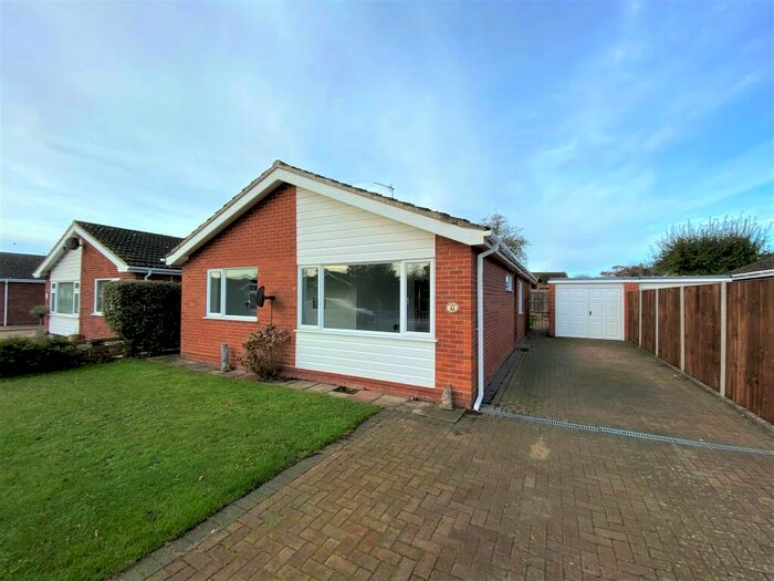 3 Bedroom Bungalow To Rent In Vicarage Walk, Watton, IP25