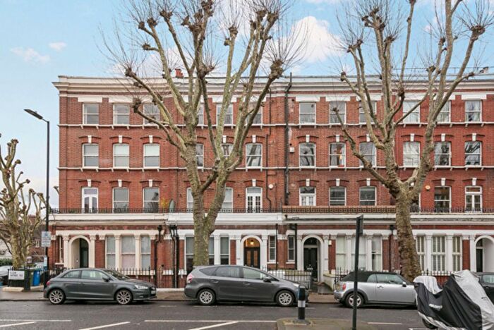 2 Bedroom Flat For Sale In Elgin Avenue, London, W9