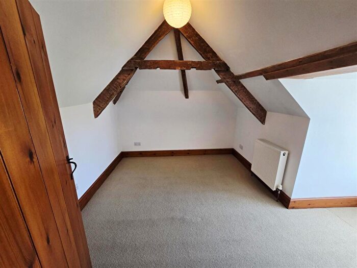 3 Bedroom Flat For Sale In Church Stile, Launceston, PL15