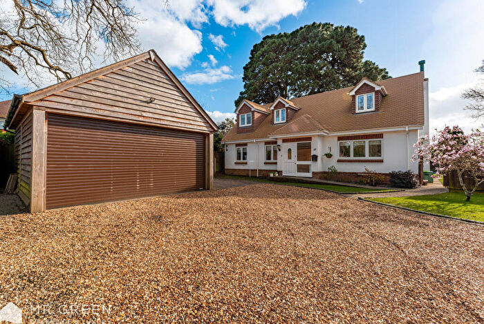 4 Bedroom Detached House For Sale In Private Drive Off The Grove, Christchurch, BH23