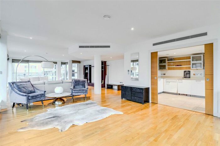 3 Bedroom Flat To Rent In Fountain House, The Boulevard, SW6