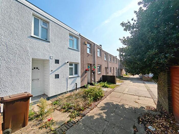 3 Bedroom Terraced House To Rent In Pimpernel Way, Romford, RM3