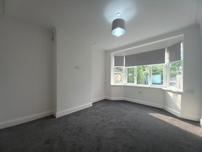 Studio To Rent In Hall Road, Isleworth, TW7