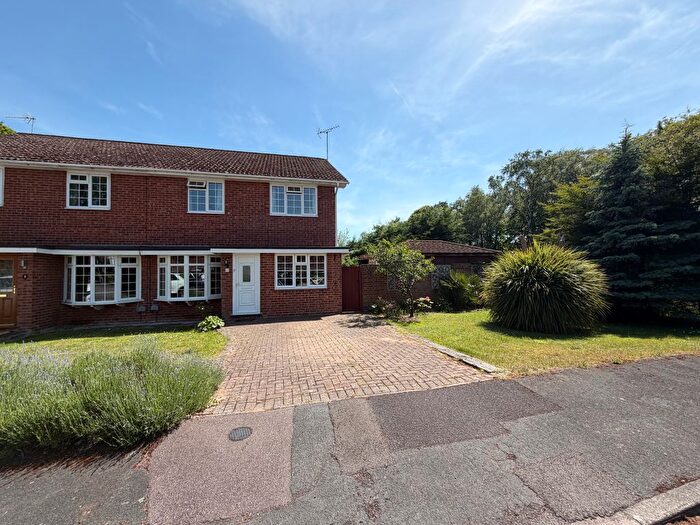 3 Bedroom Semi Detached House For Sale In Gloucester Close, Frimley Green, GU16