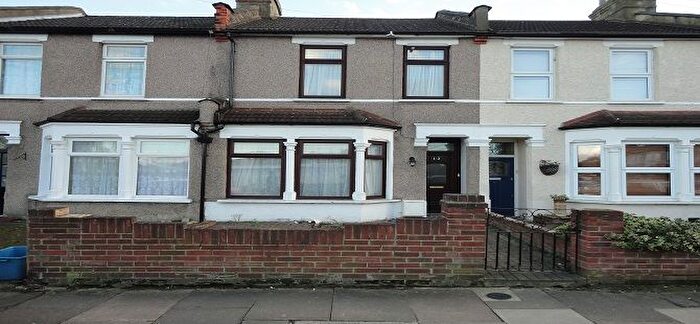 4 Bedroom Terraced House To Rent In Golfe Road, Ilford, IG1
