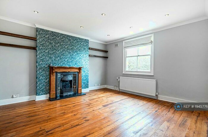 2 Bedroom Flat To Rent In Leyland Road, London, SE12