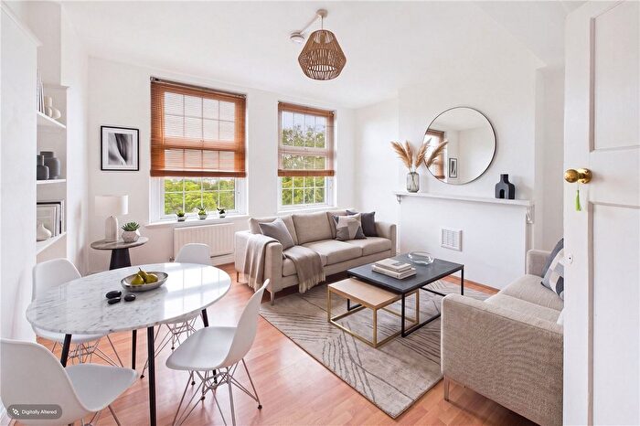 3 Bedroom Flat For Sale In Streatham Hill, London, SW2