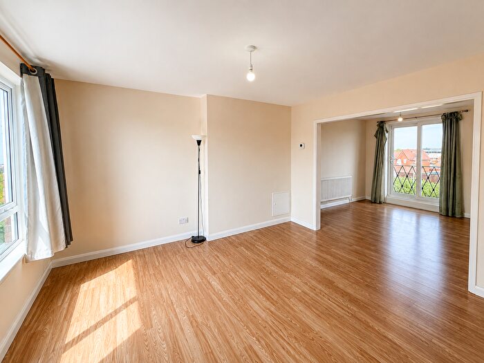 3 Bedroom Maisonette To Rent In Timberlog Lane, Basildon, SS14